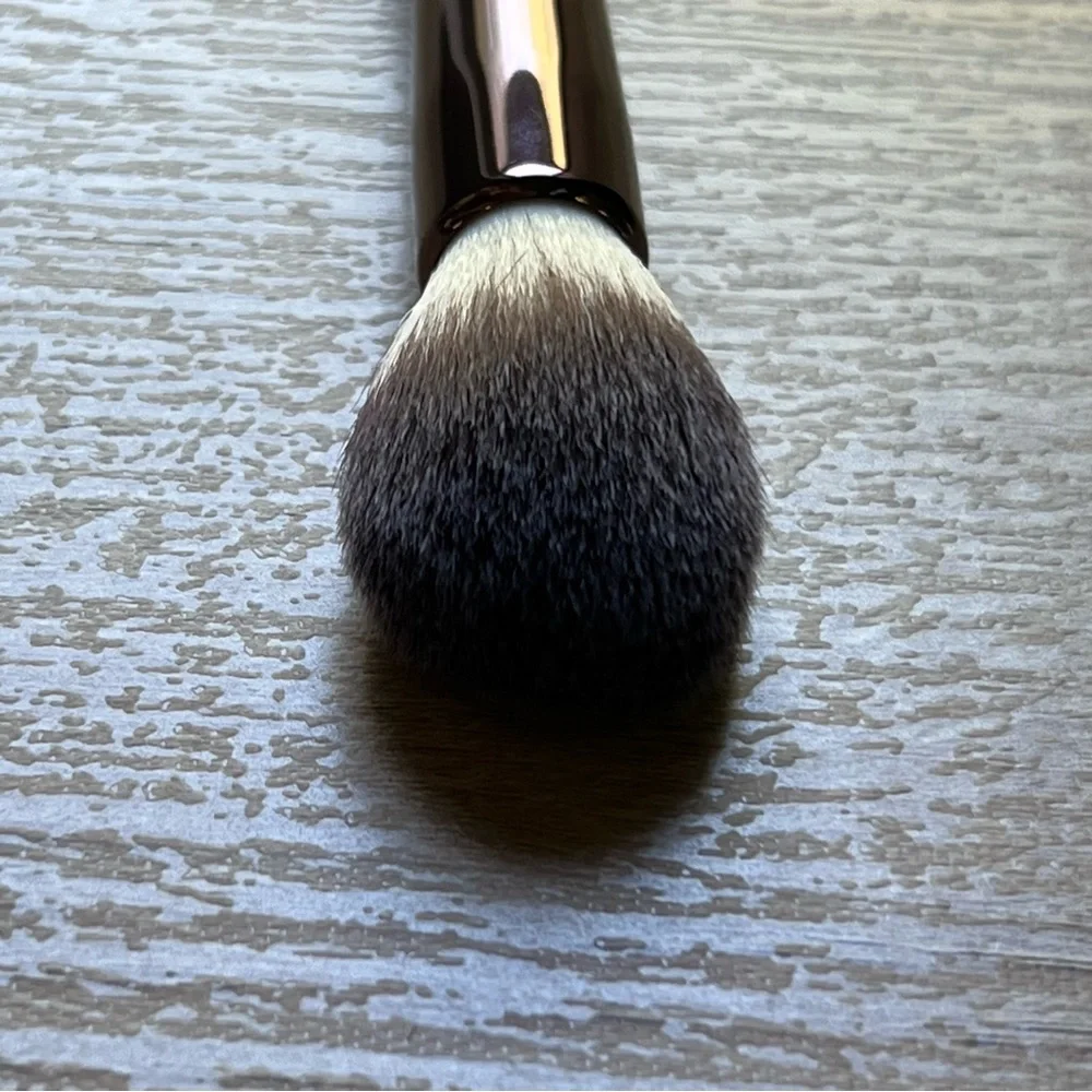 Hourglass Veil Powder Brush  ~NEW~  no box